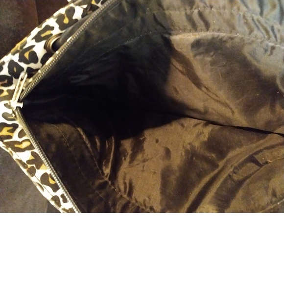 LEOPARD PRINT HANDBAG - WITH BLACK ACCENTS - Picture 2 of 7